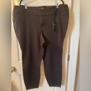 BNWT torrid size 24 black ponte jegging